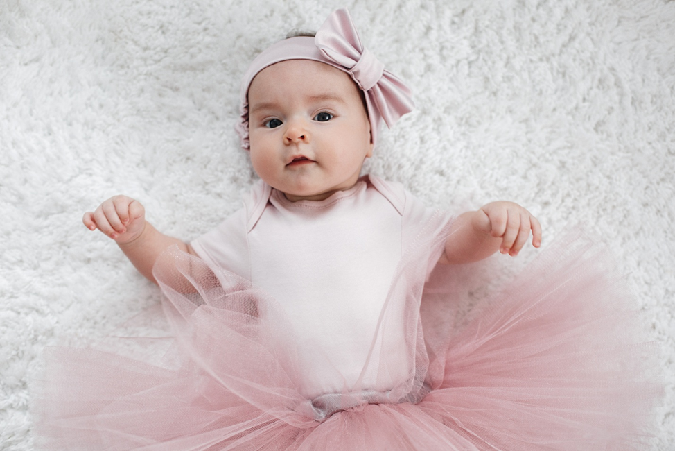 Как назвать девочку в 2025 году: красивые, редкие и современные имена со значением